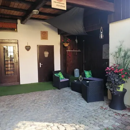 Gites Aux Fines Bulles D'Alsace Spa Privatif En Supplement Bergheim Exterior photo